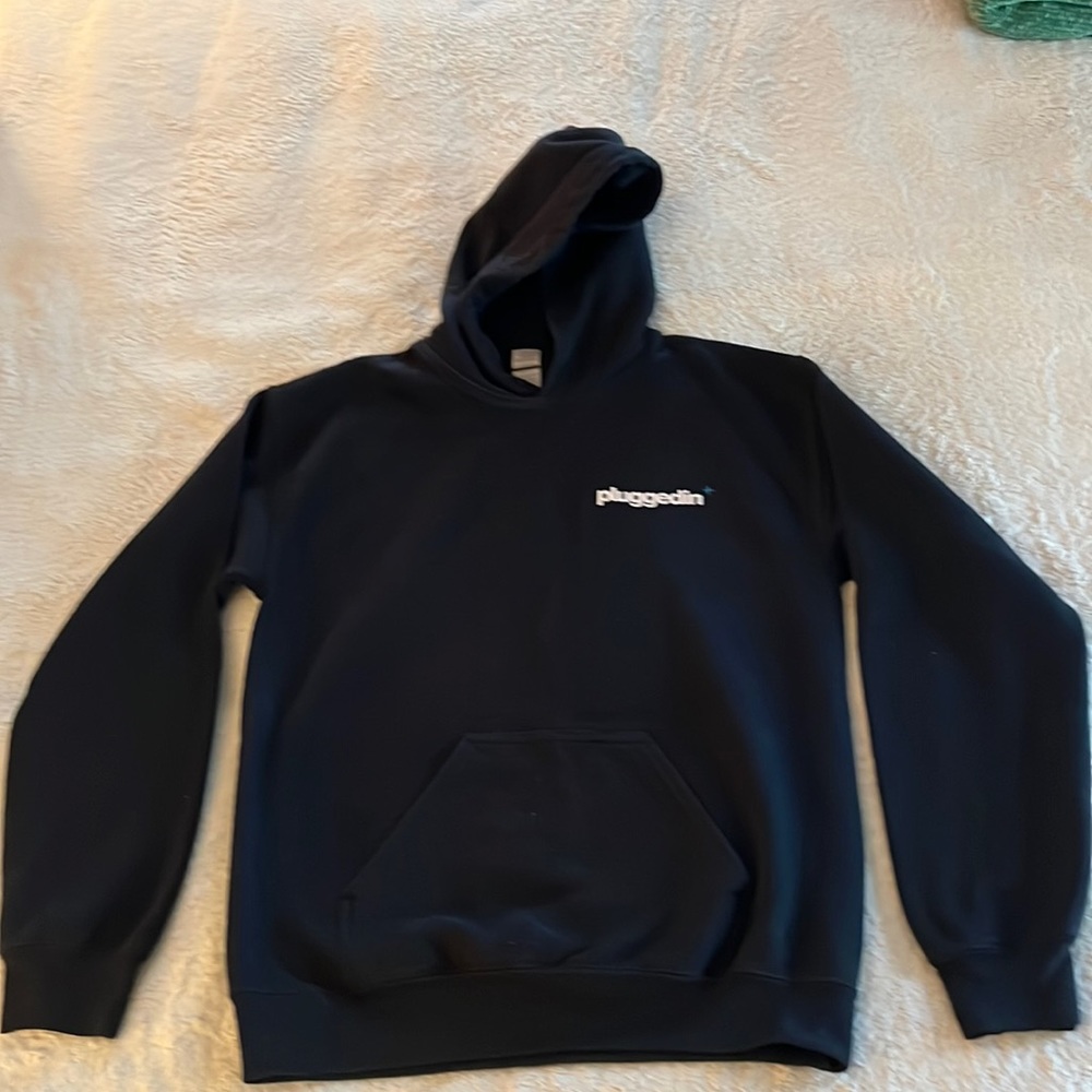 Gildan Pluggedin Black Sweatshirt Size Small!